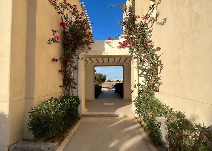 Daire Cozy 1-bedroom Joubal Lagoon